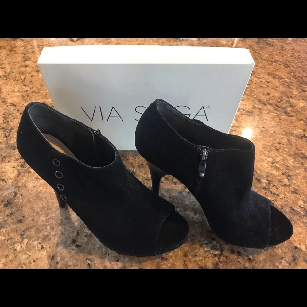 Via Spiga Acacia Black Bootie Shoes.